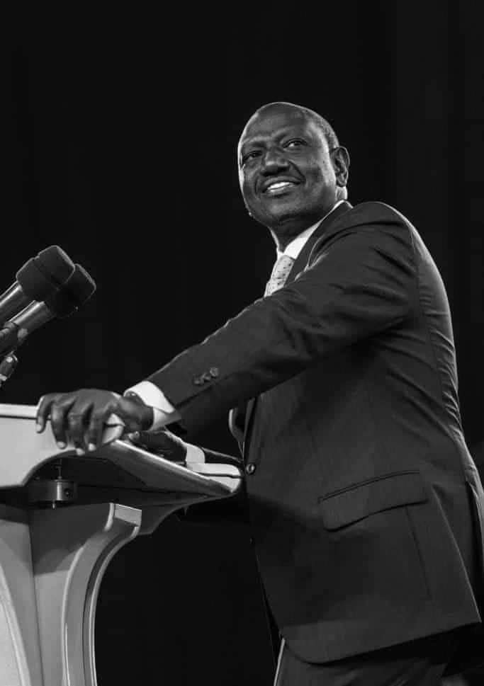 MuudeyIsxaaq's tweet photo. Congratulations to the democratically elected President of the Republic of Kenya and Commander in chief of the Armed forces H.E William Samoei Ruto. https://t.co/glJXh59ktL
