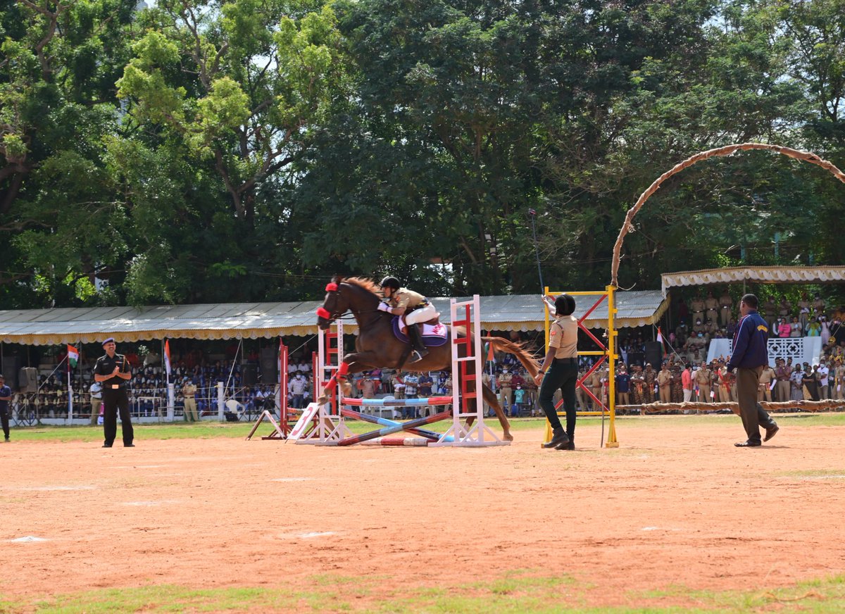 7Thrissur's tweet photo. #75yrsofIndependence 
A spectacular display of equestrian activities was performed by the cadets of 1 Kerala R&amp;V Sqn NCC, Mannuthy at Central stadium, Trivandrum on the occasion of 76th Independence Day celebrations
@KER_LAK_DTE @HQ_DG_NCC 
@DefencePROTvm @drajaykumar_ias https://t.co/rCMlVXJ5Yg