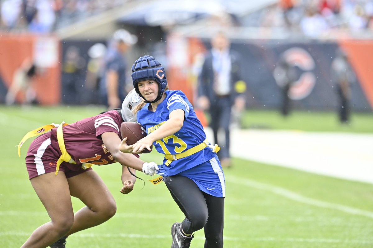 BearsOutreach's tweet photo. Thanks to the Back of the Yards &amp; Prosser @CPLAthletics girls high school flag football teams along w/ the Junior Bear tackle football teams from La Follette Park &amp; Lindblom Park for celebrating #PlayFootball Month w/ us at #DaBears game on Saturday.

#KCvsCHI https://t.co/ky1OUbRfrZ
