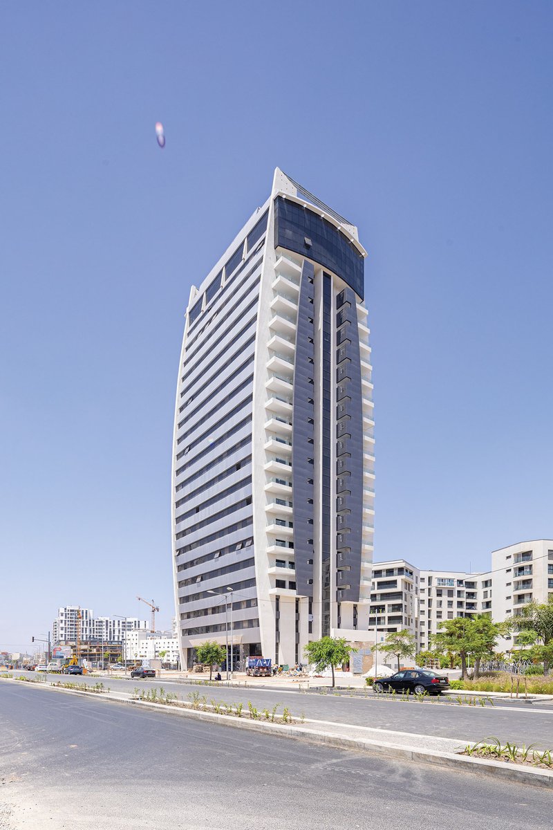anfa_casa's tweet photo. Capital Tower par Legacy Capital a terminé sa poussée vers le ciel sur 21 étages !
Projet conçu par l’architecte Mohamed Guessous. 

Plus d’infos sur : https://t.co/Rw8dcLMkoo 

(Photos par Alessio Mei) https://t.co/pHjPF4kc8T