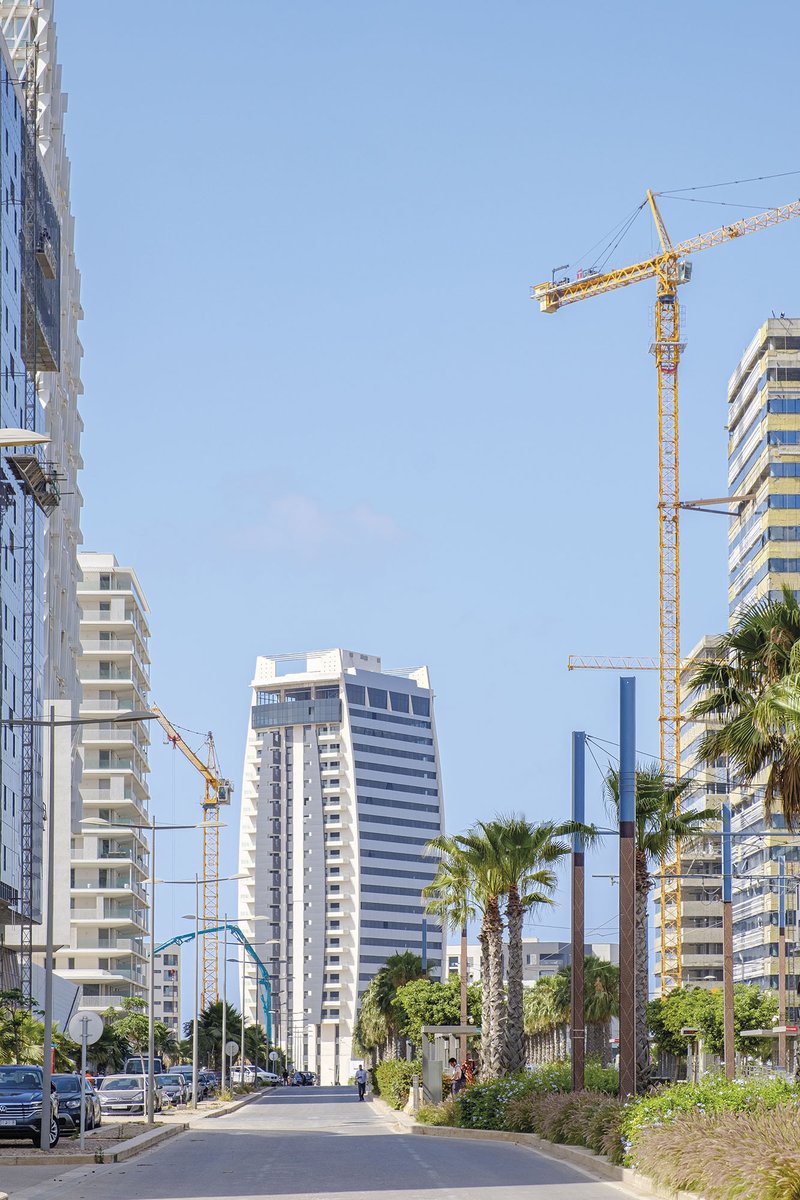 anfa_casa's tweet photo. Capital Tower par Legacy Capital a terminé sa poussée vers le ciel sur 21 étages !
Projet conçu par l’architecte Mohamed Guessous. 

Plus d’infos sur : https://t.co/Rw8dcLMkoo 

(Photos par Alessio Mei) https://t.co/pHjPF4kc8T