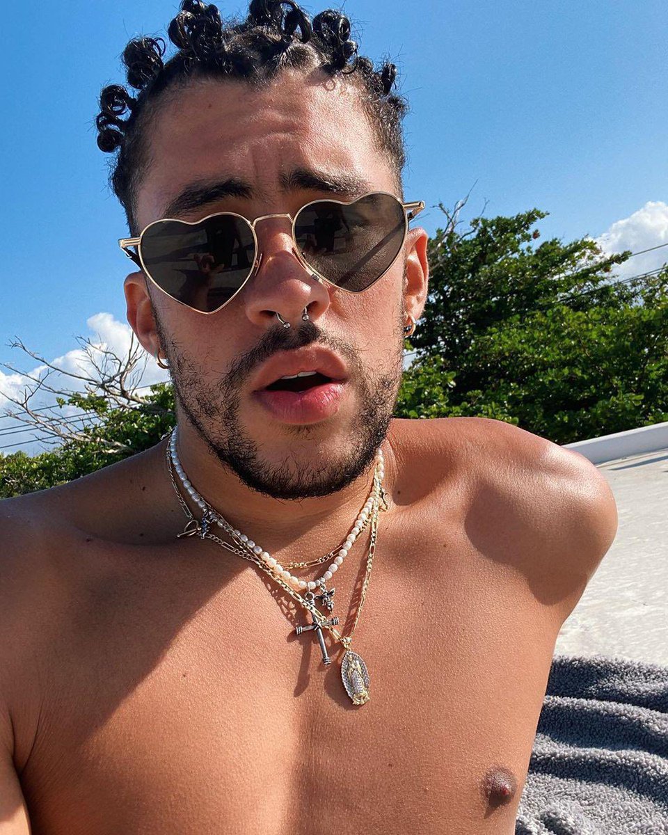PopCrave's tweet photo. ‘Un Verano Sin Ti’ by #BadBunny returns to #1 on the Billboard 200 this week, with a further 108,800 units earned.

It has now spent eight weeks atop the chart, extending its record for the longest-running #1 all-Spanish-language album. https://t.co/cEWg85bXEM