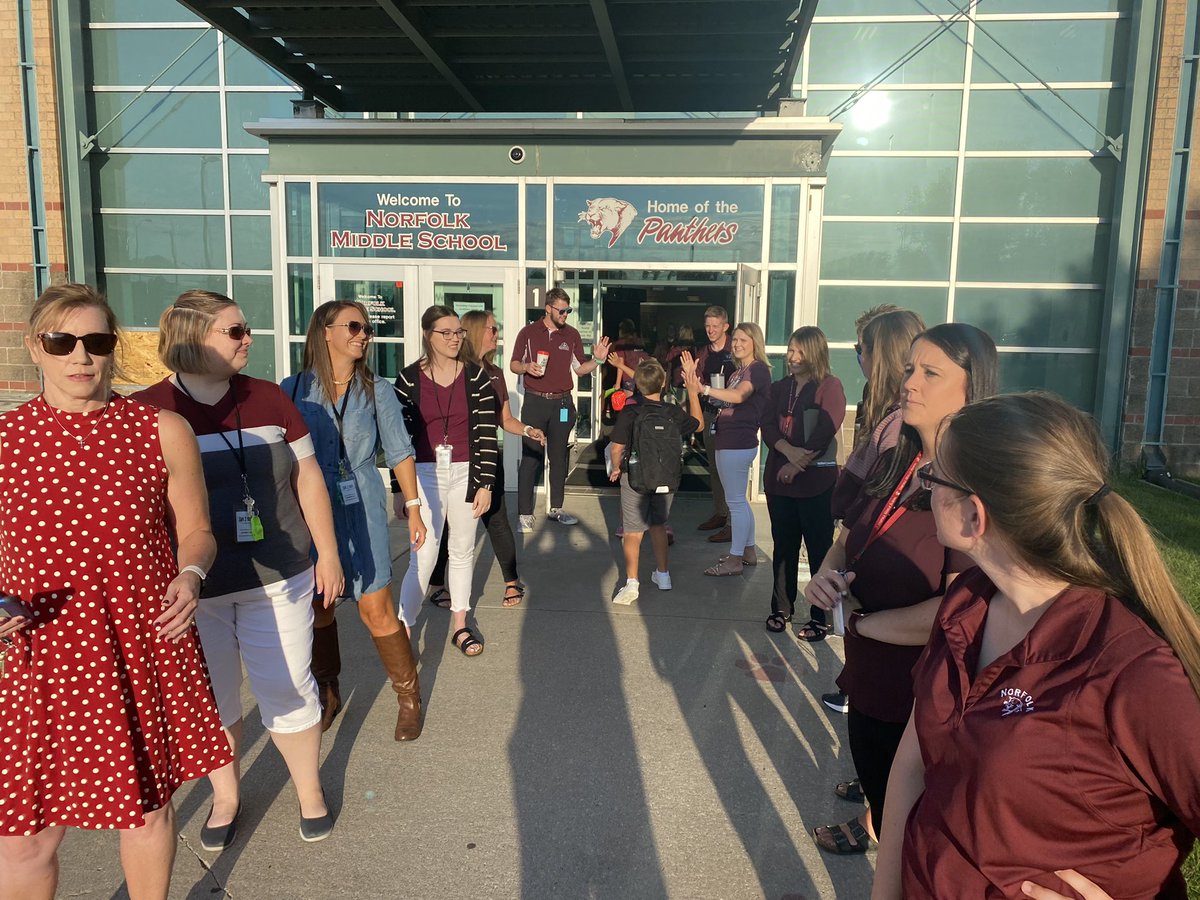npspanthers's tweet photo. The 2022-2023 school year is off and running. 
Welcome Back! #npspanthers 🐾 https://t.co/CLBX93Gen1