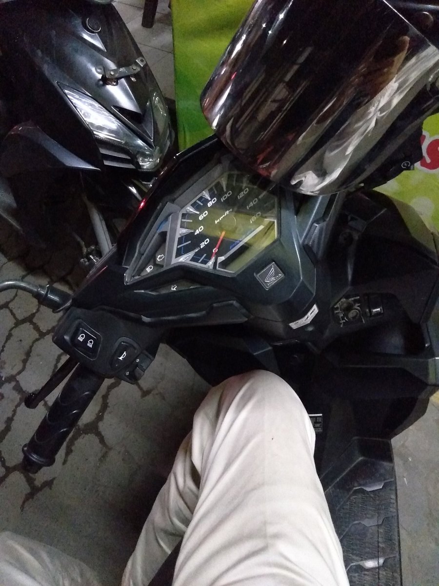 Weddew_'s tweet image. sendiri itu nyaman,sisanya kesepian...