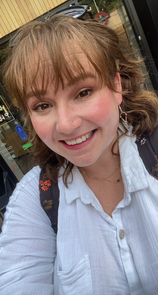 BassGirl12's tweet photo. Ready for @bttfmusicalfans meet up and @BTTFmusical just waiting for my friend who is late 🥲
I picked the wrong outfit to wear today! I’m melting away! 🫠 also can we take a moment to appreciate my earrings 😱😍 from @thevvalkyrie
#bttfthemusical https://t.co/aLfmjK4t7G