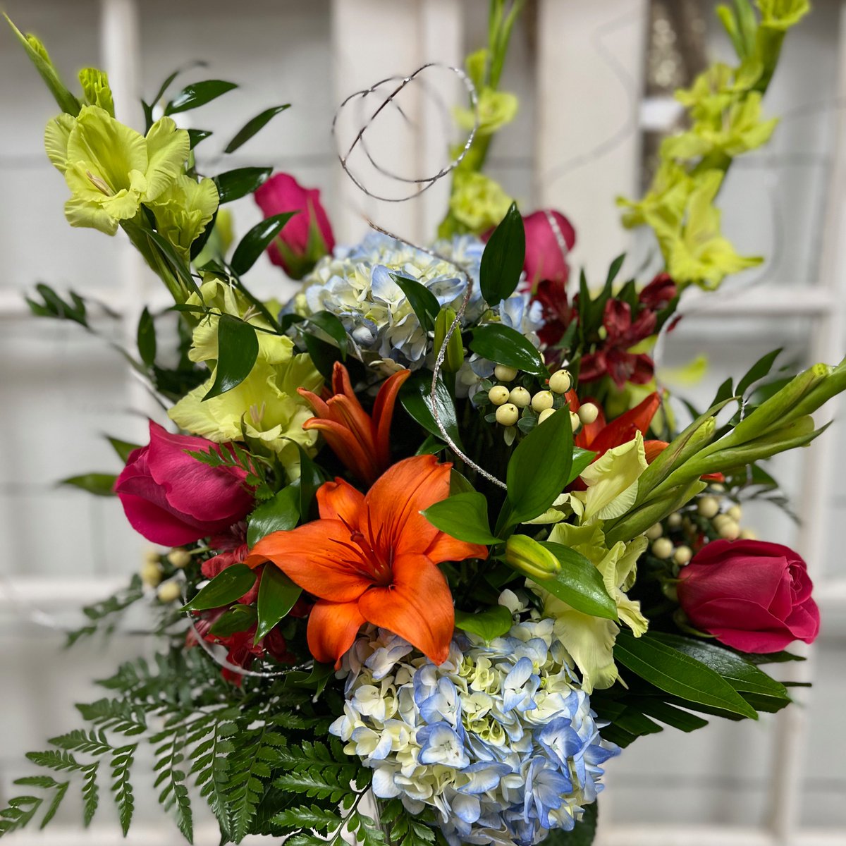 We hope your Monday is starting off as beautiful as this arrangement 🤩

#dallasflorist