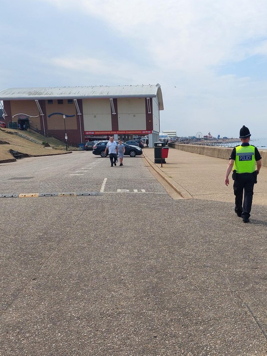 In support of our Hunstanton colleagues, the #NorfolkCPT have been on patrol in Hunstanton today. Great to see a good turn out of locals and visitors for Hunstanton Tennis Week.