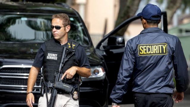 JamesNavaCom's tweet photo. Al menos 3 agentes del Servicio Secreto adscritos a Trump en Mar-a-Lago y próximos al entorno de la Administración Biden, fueron los que filtraron información “dudosa y falsa” para iniciar la redada, en connivencia con otros 6 agentes del FBI y sus superiores. Todos metieron la https://t.co/vGIw4HWrHR