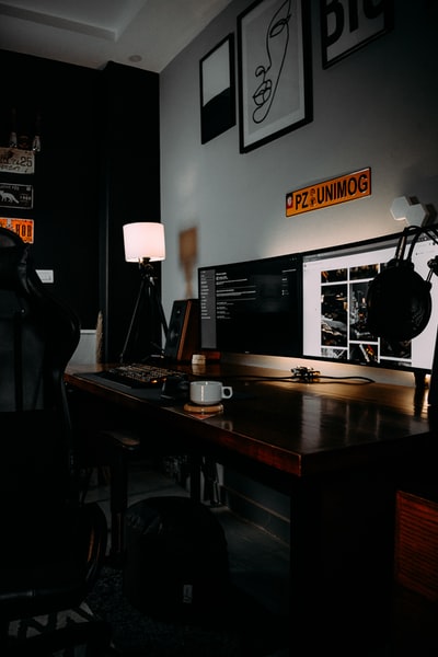 LYBObiz's tweet photo. #Photography By Amr Taha™ | #Unsplash
 #entrepreneur #entrepreneurlife #setup #computer #desk #remote #vitual #setups #customsetup #desksetup #computersetup #virtualsetup #remotesetup #onlinebusiness #ecommerce #freelance #gigevonomy #selfemployed #website #24hr #customerservice https://t.co/2gMzfXXhJE