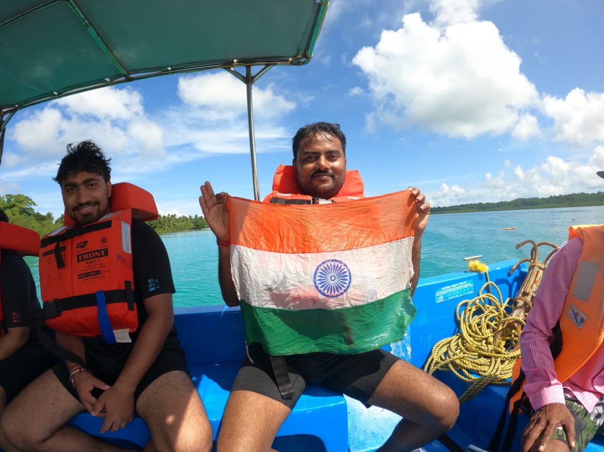vguptaiitr's tweet photo. #HarGharTiranga #IndiaAt75 #MomentsWithTiranga #TirangaWaaliSelfie #swarajdeep https://t.co/kH3ynHGmp2