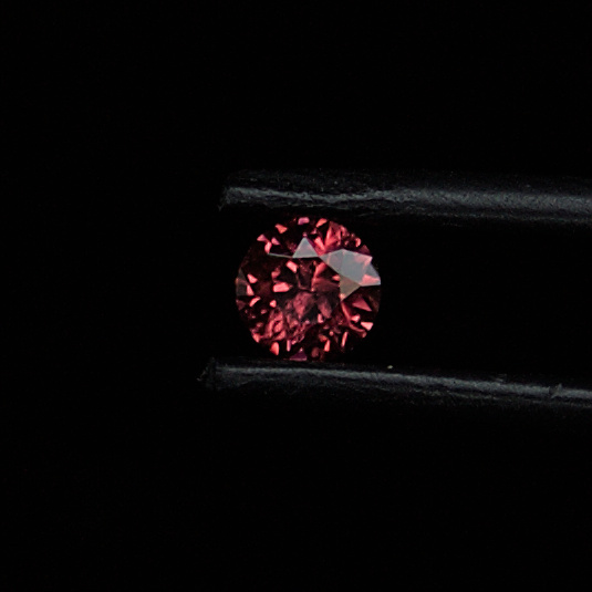 BertrandLabelle's tweet photo. This one is a re-shoot of my small but sweet bloody #spinel. 0.4ct at 4.5mm crack inclusion on the pavilion. Unsure of what is to come of this one.  

#gem #gemstone #gemcutter #lapidary #lapidaire #lapidaryart #lapidaryartist https://t.co/BWco2B8ojs