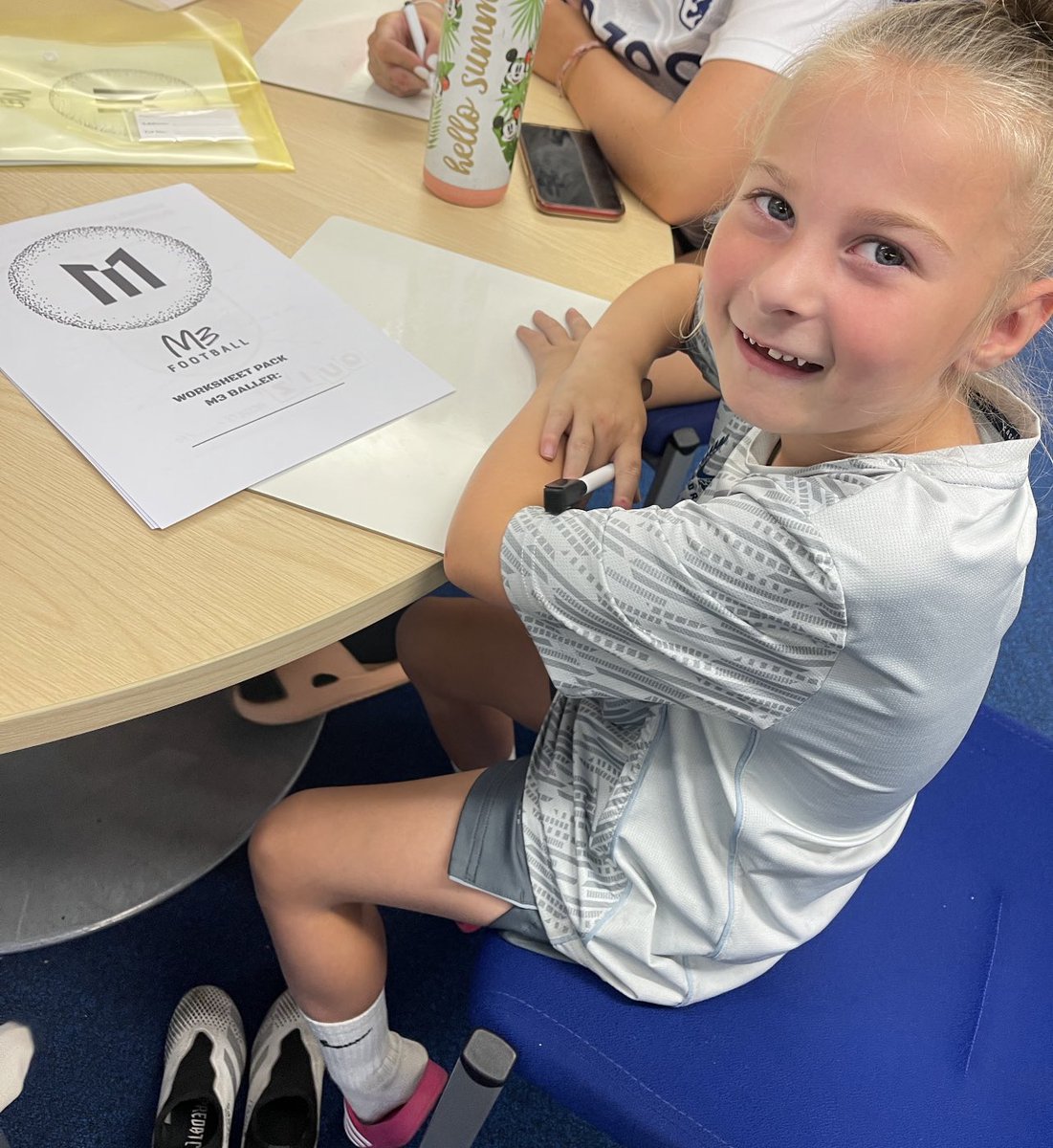 villalouavfc's tweet photo. Harps has had the best dayβ¦ with @M3FootballC camp β½οΈ
#smoothiemaking #educate #baller #m3baller #football #girlsonly #footballcamp #5aday #trainlikeapro https://t.co/8g6EJyivCS