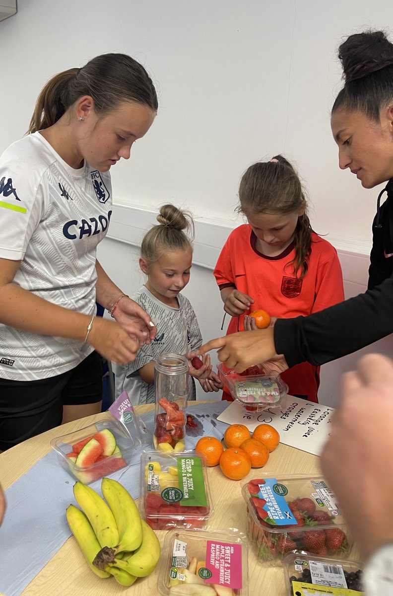 villalouavfc's tweet photo. Harps has had the best dayβ¦ with @M3FootballC camp β½οΈ
#smoothiemaking #educate #baller #m3baller #football #girlsonly #footballcamp #5aday #trainlikeapro https://t.co/8g6EJyivCS