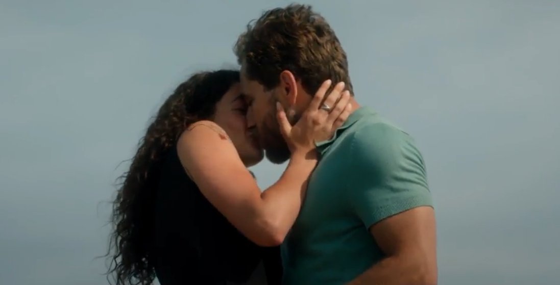 HEMACHE1's tweet photo. Vivement cette scène ptn 🥹🥹🥹 ils sont trop cute 😍 #CoupleGoal #dna #nordineetmanon https://t.co/kG3z2Q4EM9