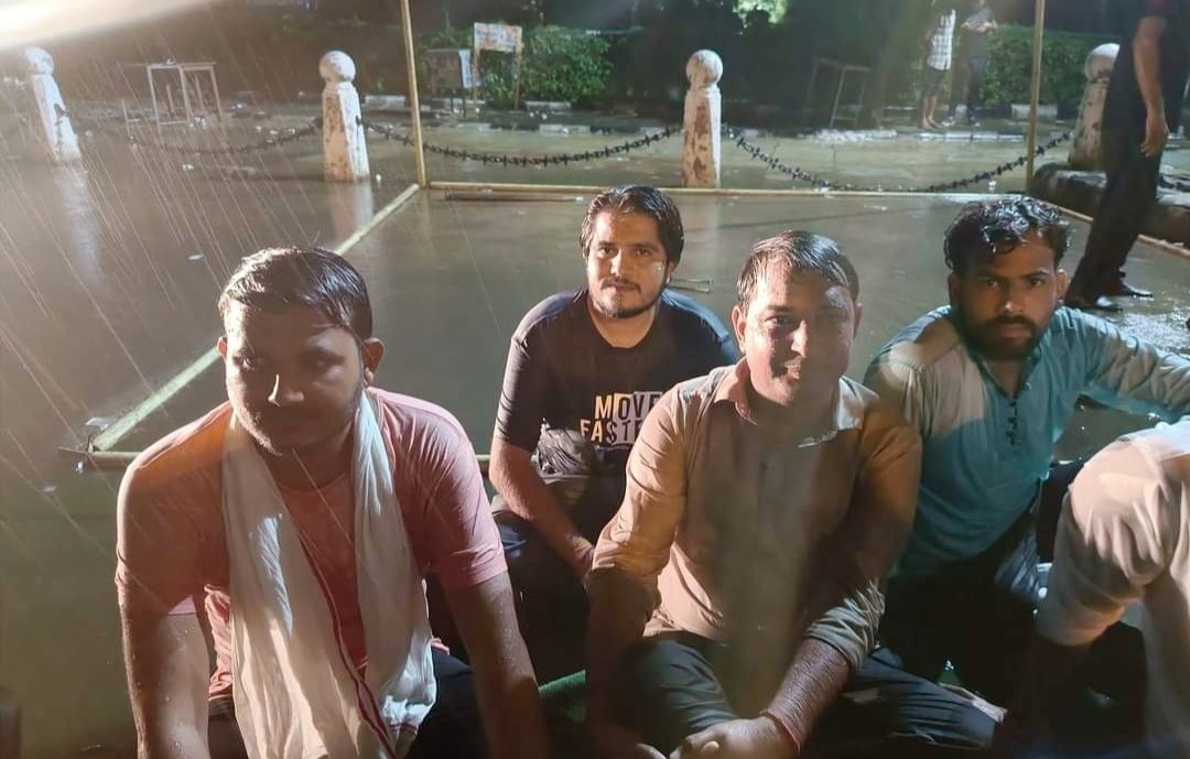 NareshMeena__'s tweet photo. Live:- धरना स्थल पर, राजस्थान विश्वविद्यालय! https://t.co/ClZ2yG6z9s