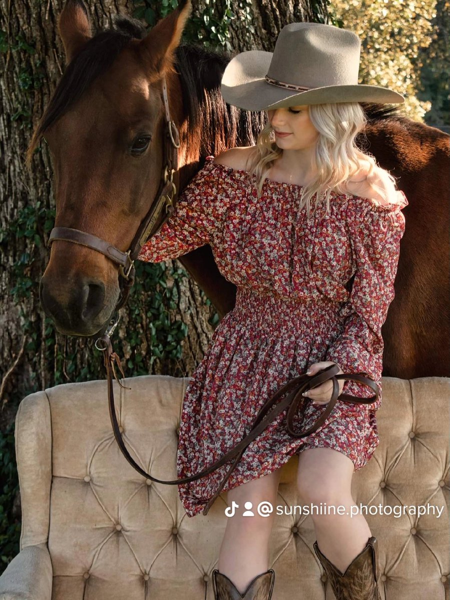 SunshiinePhoto1's tweet photo. #seniors #seniorpictures #horsegirl #richmondky #madisonco #madisoncentral #madisonsouthern #eku #msu #uk #senioryear #ky #photography #sunshiinephotos https://t.co/cUnWrWUvtk