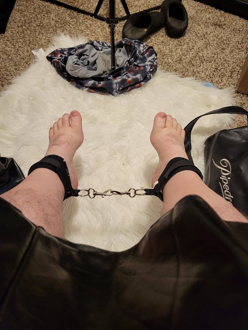 Looks like I'm not going anywhere for awhile https://t.co/91Wg3HhaP3<a href="/tag/newprofilepic"class="tags"><span>#newprofilepic</span></a>