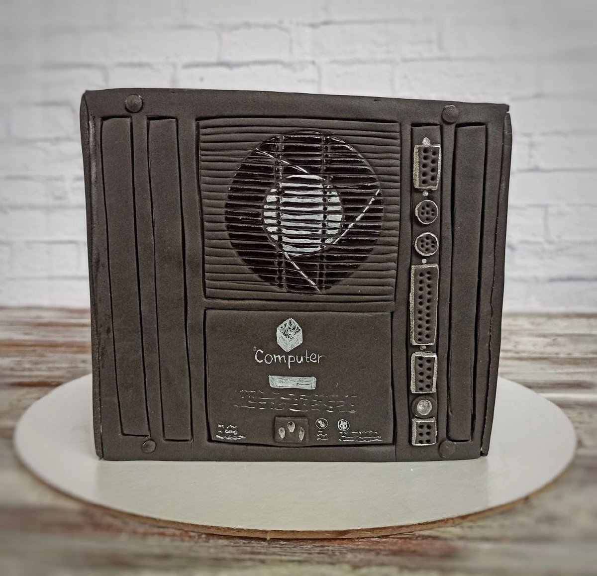 mibosshard's tweet photo. The NeXTcube cake https://t.co/Ay71KriTae