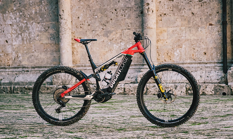 Bikes_Catalog's tweet photo. 2021 Ducati TK-01RR Electric Bike
#Ducati #TK01RR #Electric #Bike https://t.co/p3eNmBmlFM