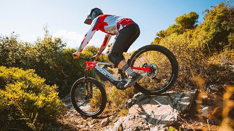 Bikes_Catalog's tweet photo. 2021 Ducati TK-01RR Electric Bike
#Ducati #TK01RR #Electric #Bike https://t.co/p3eNmBmlFM