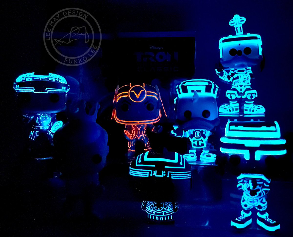 Twitter’s time to shine for today’s photo challenge! Who’s a #FanOfSomething?! I’m into #TRON & anything that GITD! Lov’n these Pops and hopefully @Disney makes a third movie for us fans 😄😎 📷#FunkoPhotoADayChallenge 🌟#Funkopop 🎁 #Funko ⚡️#FOTW 👨‍👩‍👧‍👦#FunkoFam @originalfunko