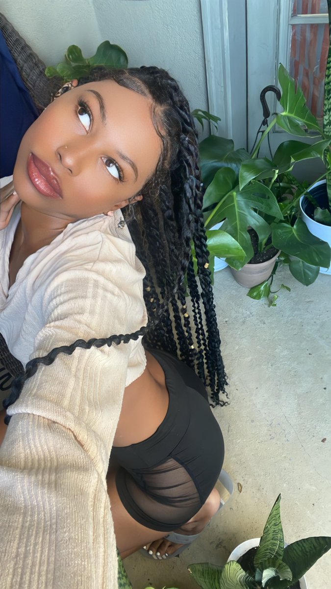 FavGhostwriter's tweet photo. The good news is, no matter what happens in my life, my self-love only increases. #moodboard #meh #OnlyPlantsContent 😏 #itsmee https://t.co/0XX38ILGcS