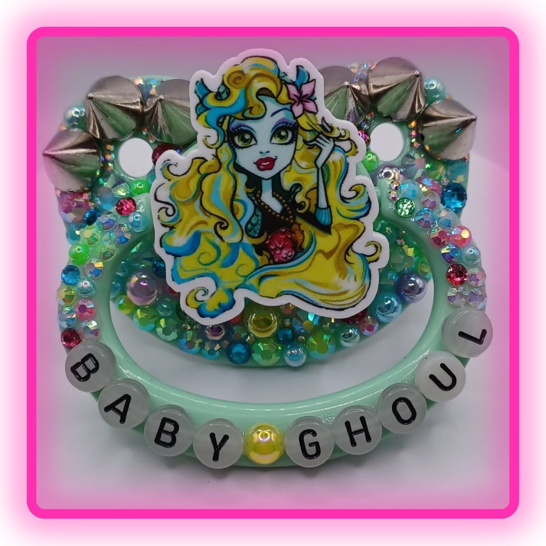 LittleShop89's tweet photo. This beautiful Pacifier has a green, yellow, pink, purple, and blue rhinestone and pearl mix with spikes and Baby Ghoul on the handle. 

#adultpacifer #adultpacifiershop #decopaci #adultpaci #adultpacifierstore #smallbiz #decoadultpacifier #littlespace #littlegear https://t.co/3UCaZ4RKWK