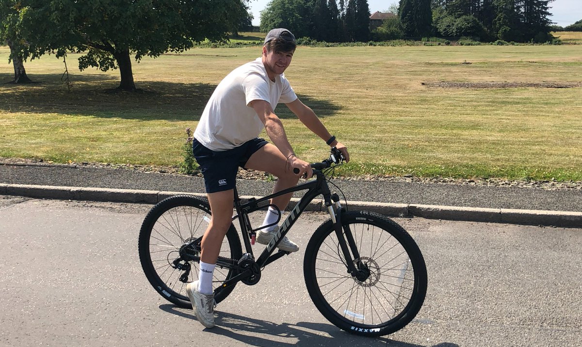 EdinburghBikes's tweet photo. Meet Jake from our online enquiries team π
Did you know that our enquires team fully build and #safetycheck your #bike for delivery to you, and they can add on any compatible accessories you'd like such as #mudguards, #rearracks, #bikelights etc? https://t.co/xgSRSqhTQ7