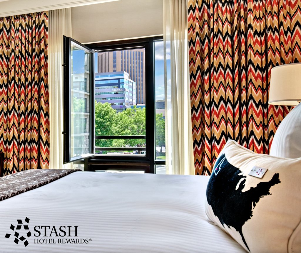 Hotel43's tweet photo. Planning the weekend already? 🎒 Book your weekend as a Stash Rewards Member and get suite perks! For more info click the link in our bio 

#stashrewards #suiteperks #uniqueboutique #downtownboise #downtown https://t.co/HYiaMqXSAw