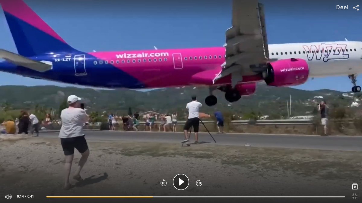 WOW <a href="/wizzair/">Wizz Air</a> narrow escape @ Skiathos 

telegraaf.nl/video/78245090…