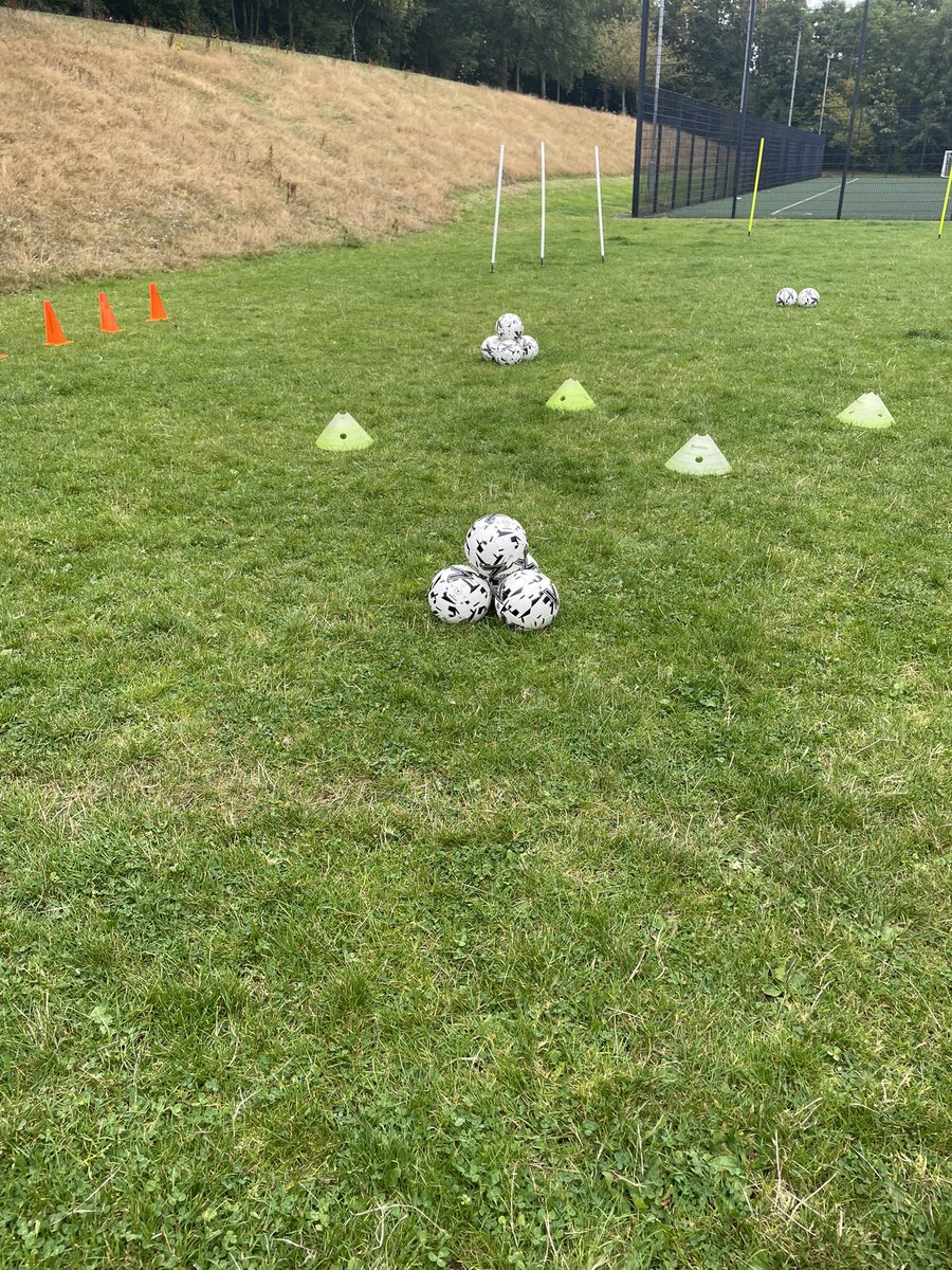 Buzzing for another week of individual &amp; group sessions 

⚽️⚽️⚽️