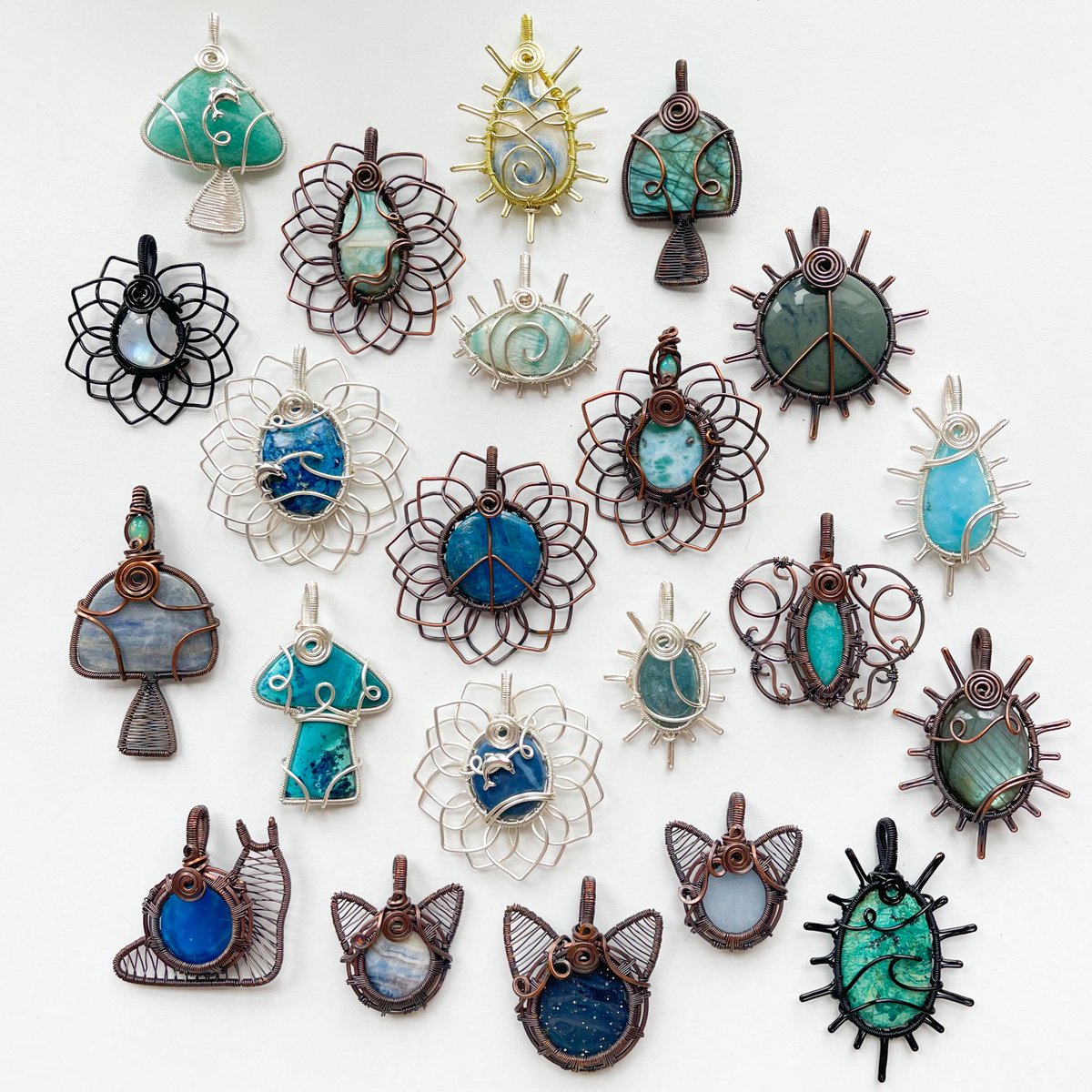mildhippie's tweet photo. the crystals      🐳🌀🌊      the pendants

“Blue Lagoon” collection coming to my shop August 19th at 4pm eastern time <3 https://t.co/roTpUSgypO