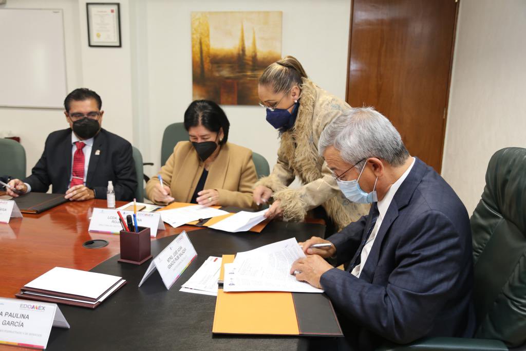 ignacio_rubi's tweet photo. Fortalecer la #EducaciónDual en el #Edomex es una prioridad del Sr. Gobernador @alfredodelmazo. Hoy firmamos convenio con el Instituto Nacional de México (campus Toluca), para incorporar 18 alumnos de la carrera en programación del plantel #Metepec l. @somoscecytem @geramonro05 https://t.co/Pxki7Wzxzh
