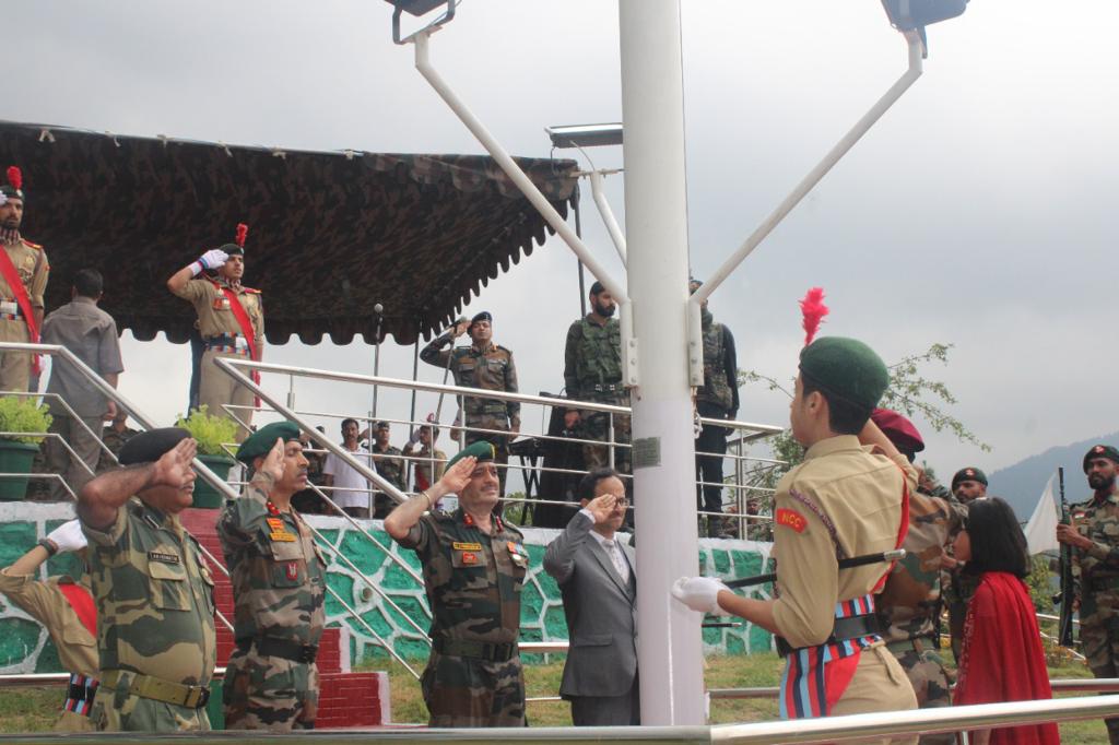 AlamDar1917's tweet photo. Independence Day Celebration at kupwara.Civil dignitaries of Kupwara district also took part in the celebration along with the army cultural dance and song performances by students of AGS Wayne and Basera-e-tabassum. https://t.co/XUgi8BTs3i