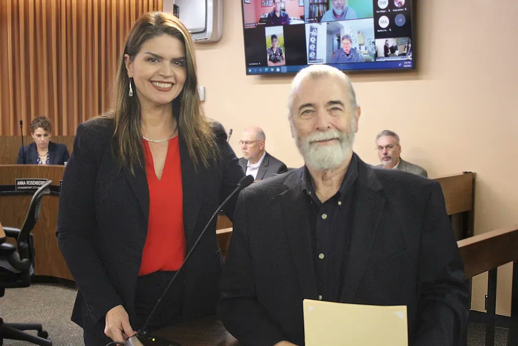 planetarysci's tweet photo. https://t.co/5wI0GJ3rtL 
@TucsonRomero presented @psisykes with a proclamation stating Aug. 18, 2022,  is Planetary Science Institute Day in Tucson and encouraged all our residents to celebrate this special day. VIDEO: https://t.co/Rpj2yPTpDk #PSIDay https://t.co/CdX5QEP4qk