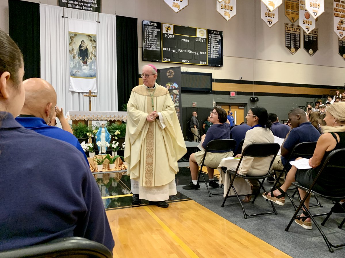 MSCatholicOrl's tweet photo. Today, we celebrate the Solemnity of the Assumption of the Blessed Virgin Mary. This morning we joined Bishop Moore Catholic High School and St. Charles Borromeo Catholic School for Mass with Bishop Noonan. https://t.co/dNouxed1ll