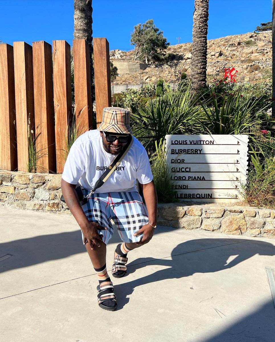 DjMaphorisa's tweet photo. Which Way??? 🌴🇬🇷 https://t.co/zKKWx4oAFd