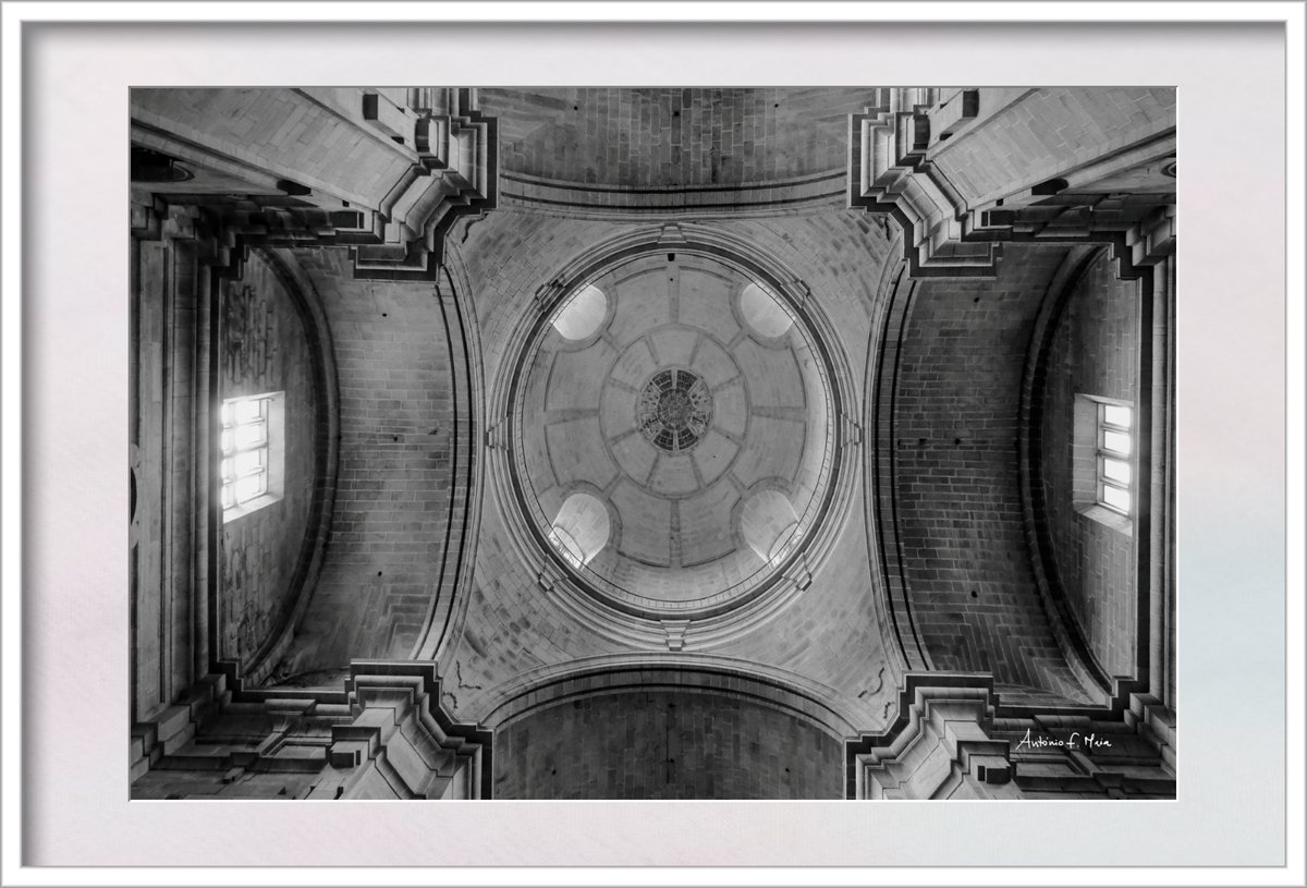 antoniofmaia1's tweet photo. Touch faith
#culturalcrossroads
#santiagodecompostela
#igrejadesaofrancisco
#saofranciscodeassis
#neoclassico
#barroco
#caminhodesantiago
#touchfaith
#culture
#architecture
#blackandwhitephotography
#aworldfullofmockeries
Photography © antoniofmaia - All Rights Reserved 2022 https://t.co/R0iHkrSP8W