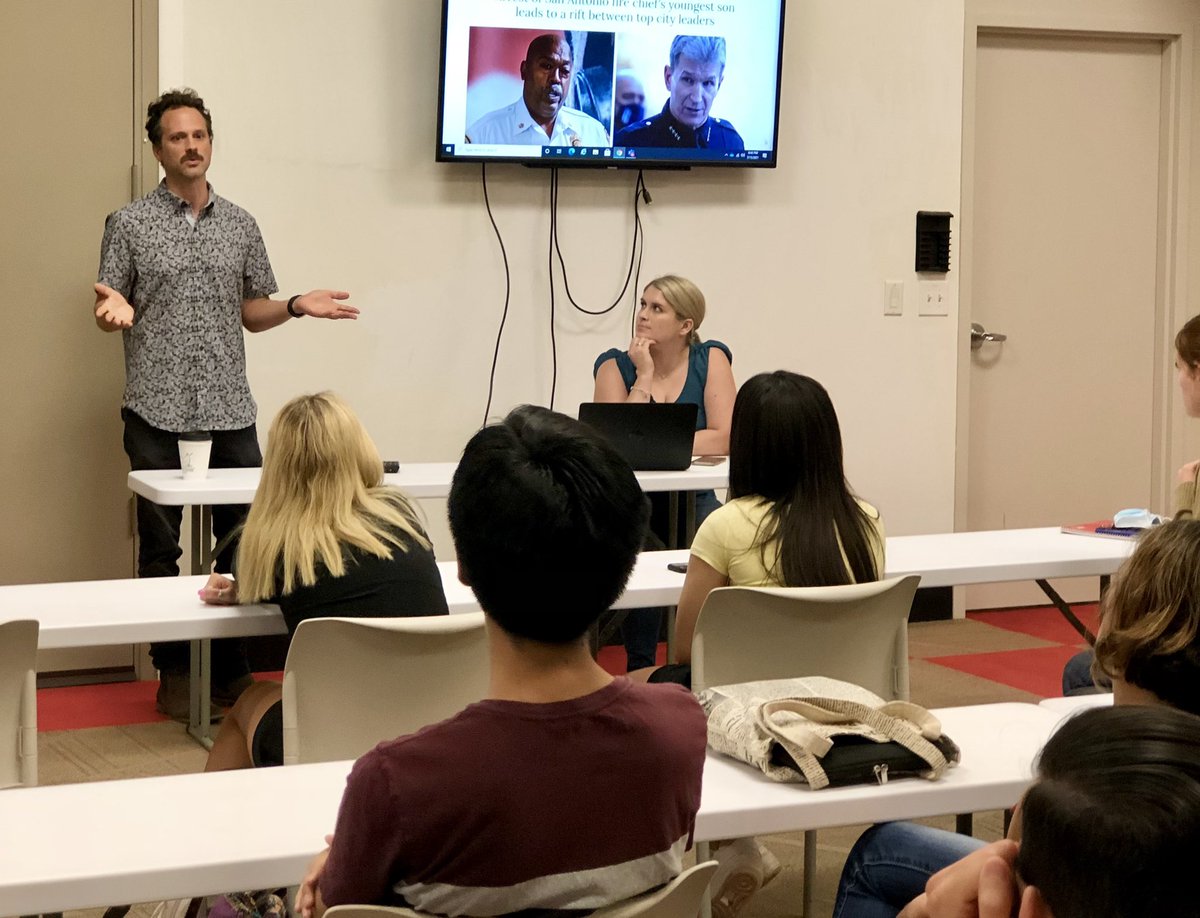WeAreSAEN's tweet photo. Have you heard about Teen Team? 

It's an 8-month mentorship program for #SanAntonio high school students. You get the opportunity to learn from award-winning journalists like @nancypjohnson, @bchasnoff and @emilieeaton!

Learn more and apply: https://t.co/Mc1Jov6Bb5 https://t.co/AmFQgxXVBl