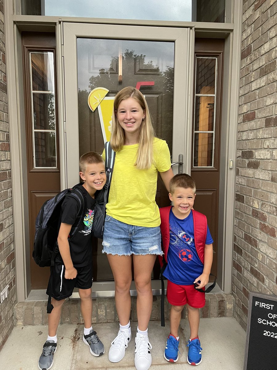 SarahSalem45's tweet photo. Hugs, smiles, and fist bumps all over LNK today. Must be #FirstWeekLPS! My kindergartener wanted hugs. My second grader wanted a high five. My middle schooler gave me a head nod and hair flip as she walked out the door. Yep, seems about right! Have a great year LPS!🍎📚✏️ https://t.co/wahYN51ScJ