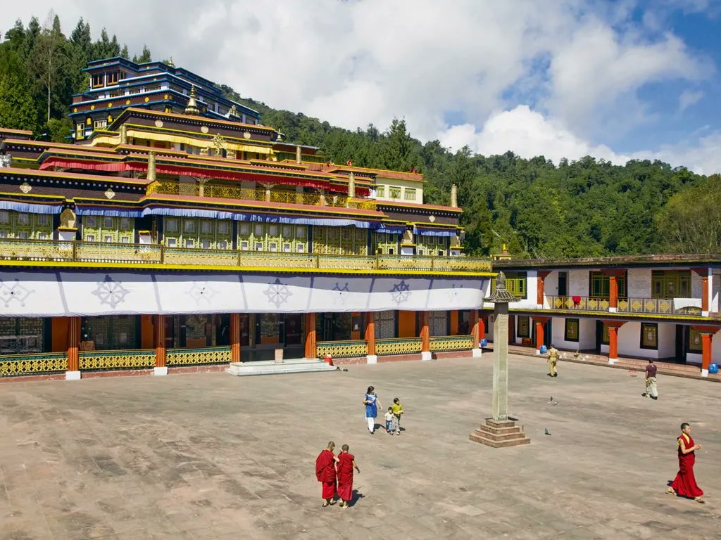 NGTIndia's tweet photo. From Gangaikondacholeeswaram temple in Tamil Nadu and Sikkim's scenic #Rumtek monastery, to a dramatic 15th-century castle 6,500 feet high up on the hillside in Himachal, we bring you 25 unsung #heritage gems across India.
Read here: https://t.co/rTHX9uIJTf https://t.co/Cb7CpDllwy