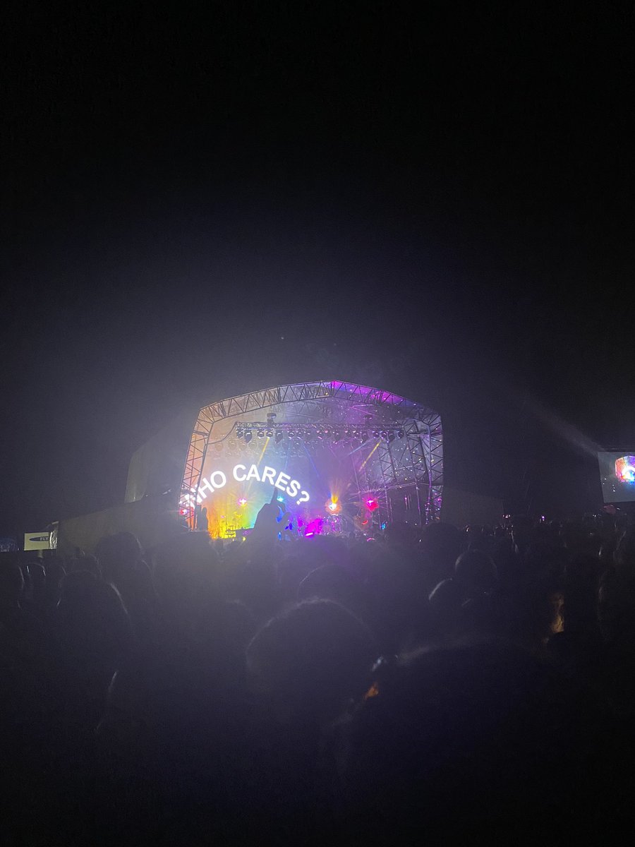 lottiealanya's tweet photo. rex orange county was so good and being there with my boyfriend made it even better <3 #RexInLondon https://t.co/jmDvOXorBD
