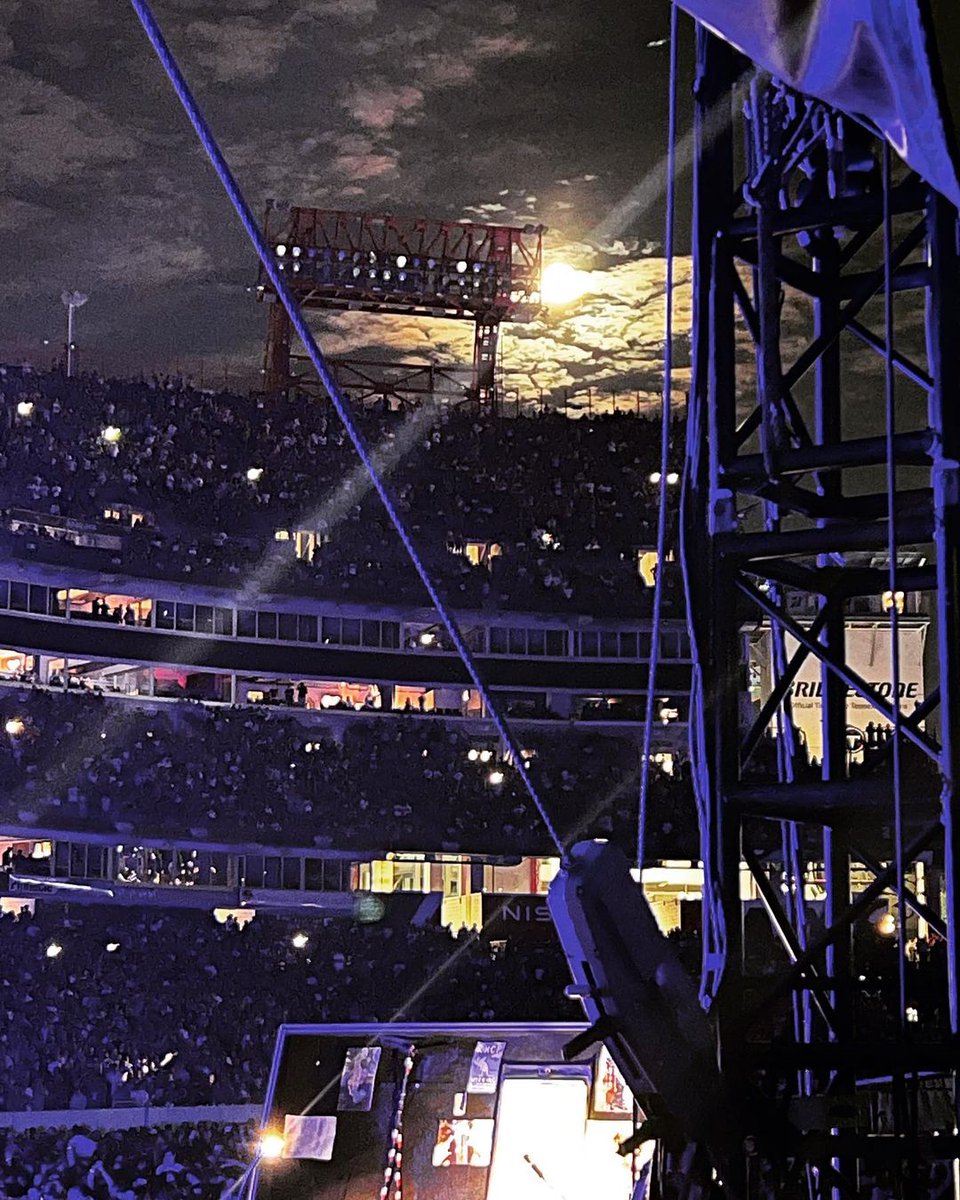 Great wknd with some friends and music in Nashville - See y’all soon😎 <a href="/flea333/">Flea</a>, <a href="/DAVIDMUSHEGAIN/">DAVID MUSHEGAIN</a>,  Anthony Kiedis &amp; <a href="/WillHoge/">Will Hoge</a> <a href="/NissanStadium/">Nissan Stadium</a> 🚌🚌