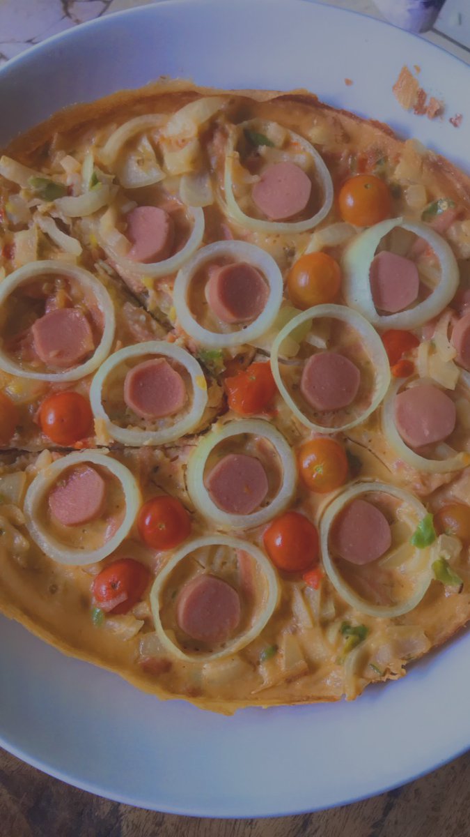 FatimaJwara's tweet photo. My home made pizza 🍕 
My first try ,but you will love the taste or it 😋 https://t.co/AwB8uF66iY