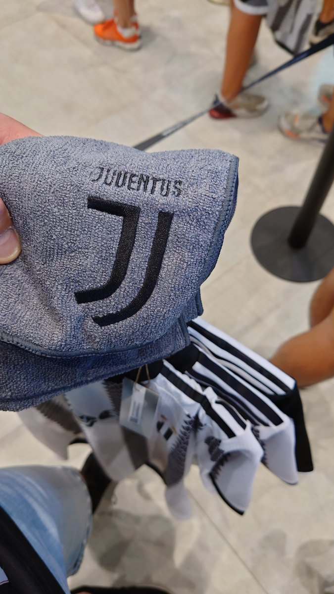 ItalianSam82's tweet photo. Whoops #JuventusStore https://t.co/dI0oX0HllV