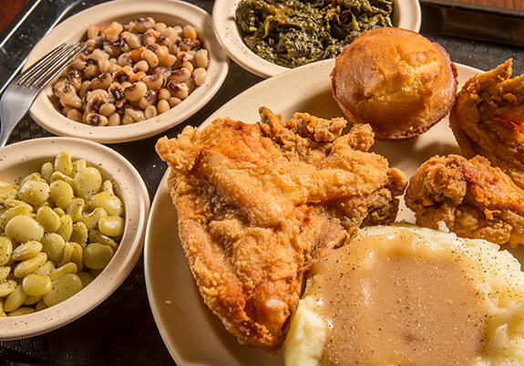 visithenrycoga's tweet photo. Sarah's Country Cooking is home to southern dishes, veggie plates, and desserts. Take a trip to the dining experience #BetterExplored.
🗺️1060 Eagles Landing Pkwy, Stockbridge, GA
#SouthernDining x #StockbridgeEats https://t.co/iyJmsWTR5l