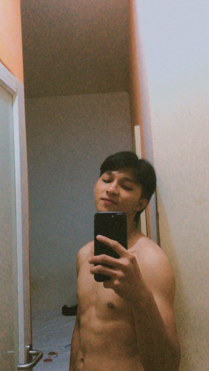 AprSand's tweet photo. Balik, selfi, tidur telanjang dada https://t.co/mX9kigYF0B