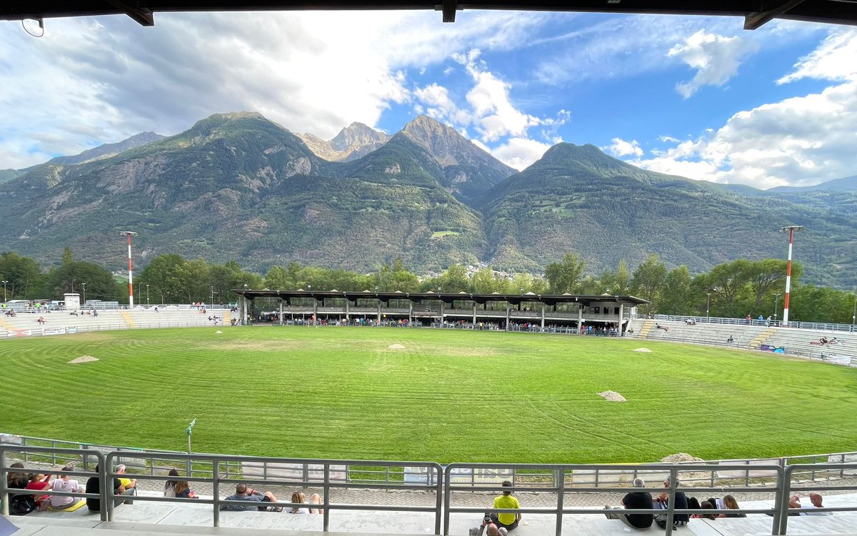 AmisdesReines's tweet photo. Ed eccoci all’Arena per questa suggestiva eliminatoria notturna di Ferragosto!
121 le bovine presenti pronte a contendersi il titolo di Reines del 15 di agosto.

Vi aspettiamo, tra poco iniziano i combat! 😉
#BataillesdeReines https://t.co/Feq50A8XuY
