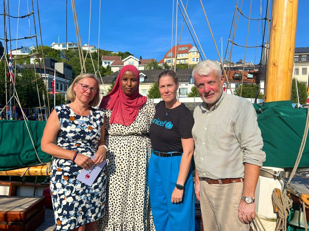MillaViken's tweet photo. Debatten ble avsluttet med en oppfordring fra @Hoybraten - Makter @Regjeringen å prioritere global helse, når man allerede har begynt å kutte i budsjettene? @ReddBarna og @UNICEFNorge stiller seg bak at reaksjonene blir sterke, hvis de fortsetter å kutte i bistandsbudsjettene💪 https://t.co/lqY8cXkIo2