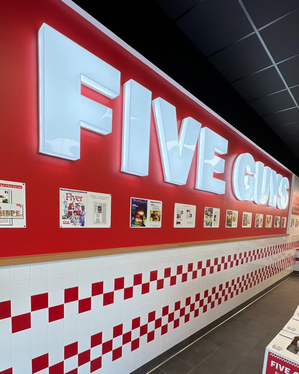 It is lunchtime! Tag your lunch bestie and treat yourself to lunch at Five Guys in Town Madison! 💙

 #TownMadison #MadisonAlabama #MadisonAL #huntsvillefoodies  #allthingsmadison